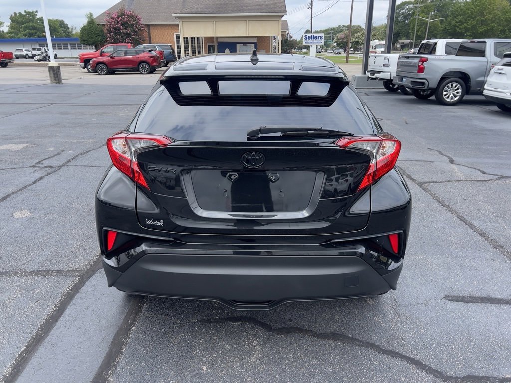 2020 Toyota C-HR LE photo 5