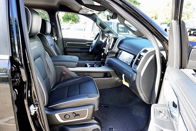 New 2026 Diamond Black Crystal Pearl-Coat Exterior Paint RAM Laramie image 15