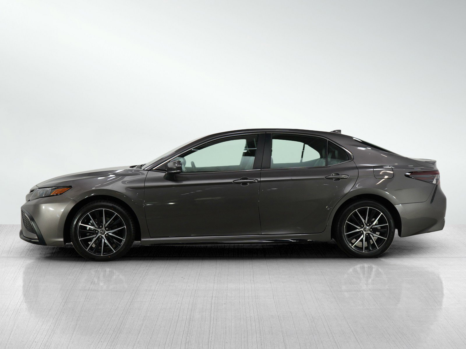 Used 2024 Toyota Camry SE with VIN 4T1G11AK1RU885506 for sale in Burnsville, Minnesota