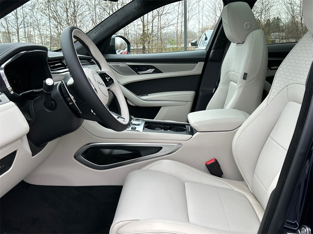 2026 Jaguar F-PACE P250 R-Dynamic S photo 10