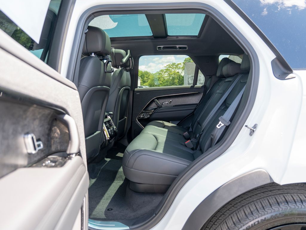2025 Land Rover Range Rover Sport SE photo 18