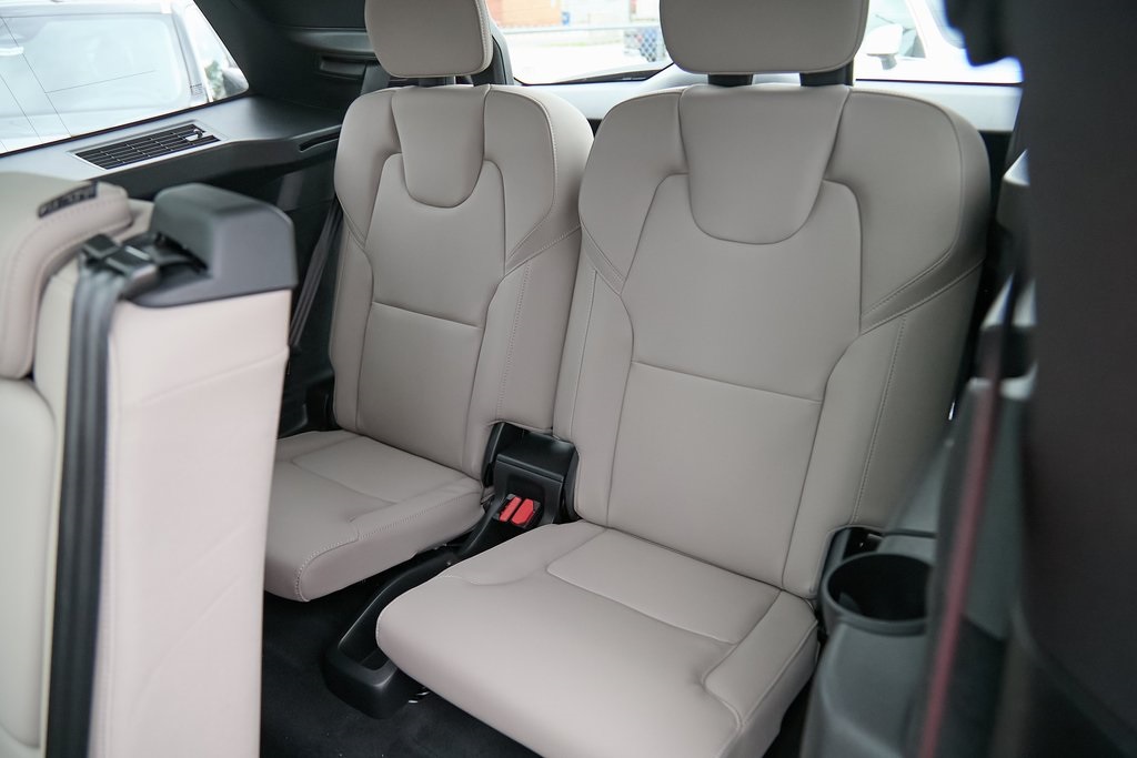 2026 VOLVO XC90 - Image 24