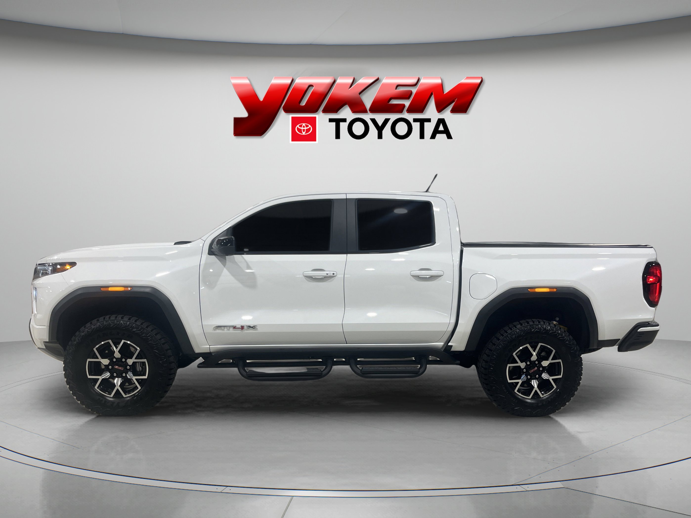 2024 Gmc Canyon AT4X photo 2