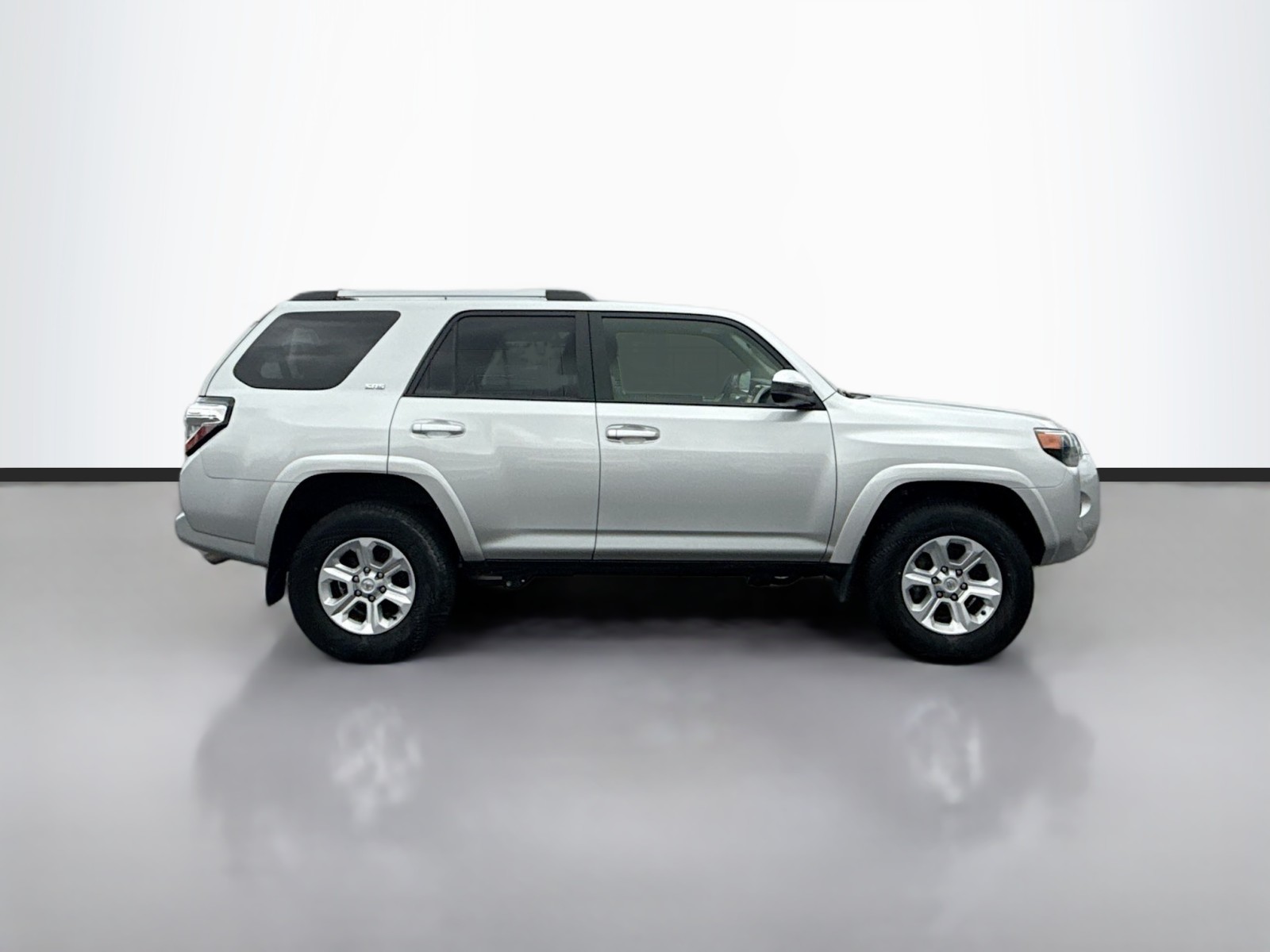 2023 Toyota 4Runner SR5 photo 4