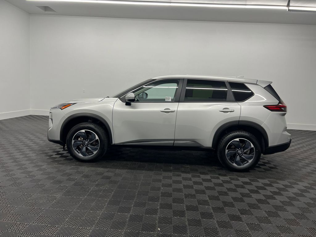 2024 Nissan Rogue SV photo 2