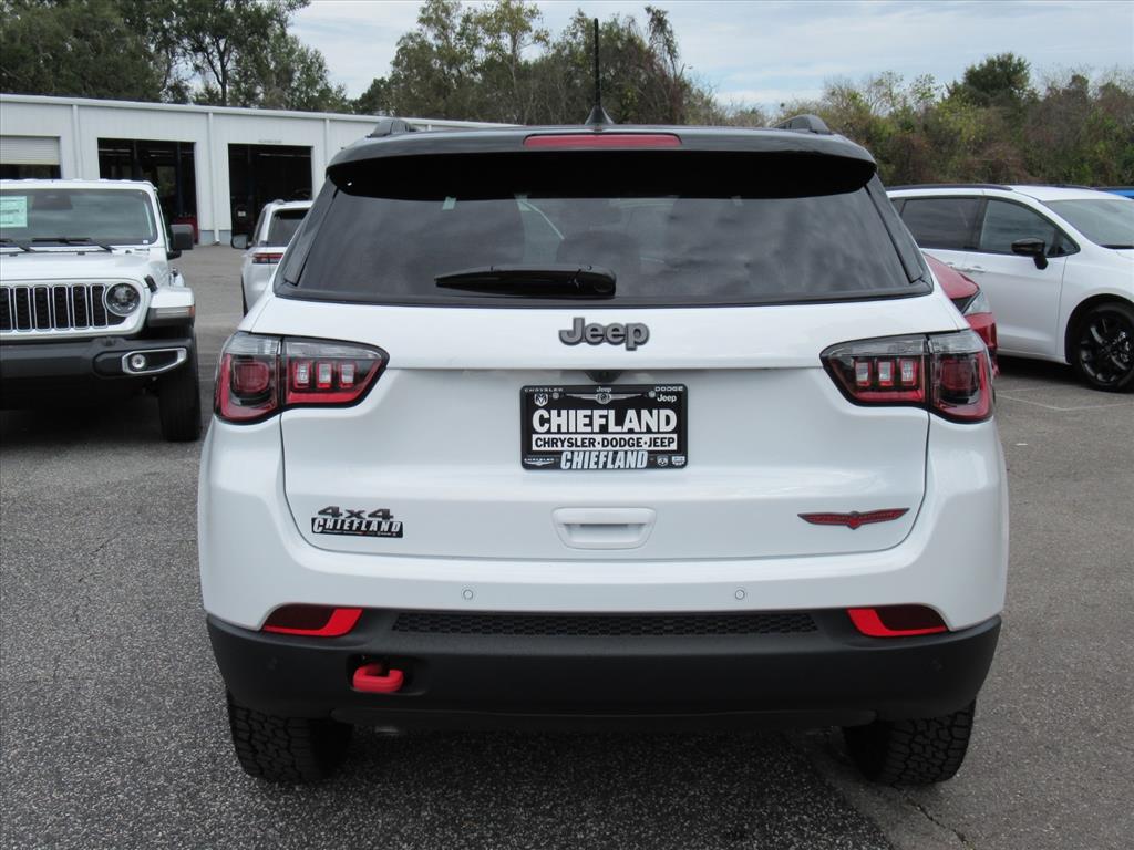 2026 Jeep Compass Trailhawk photo 3