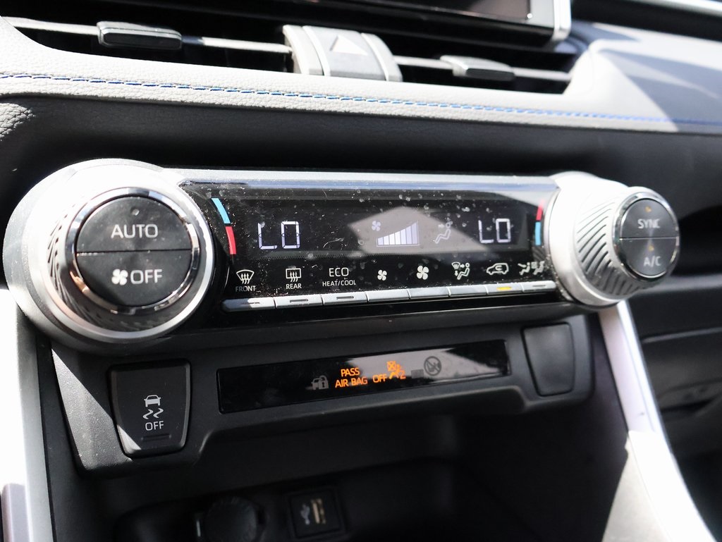 2024 Toyota RAV4 Hybrid SE photo 32