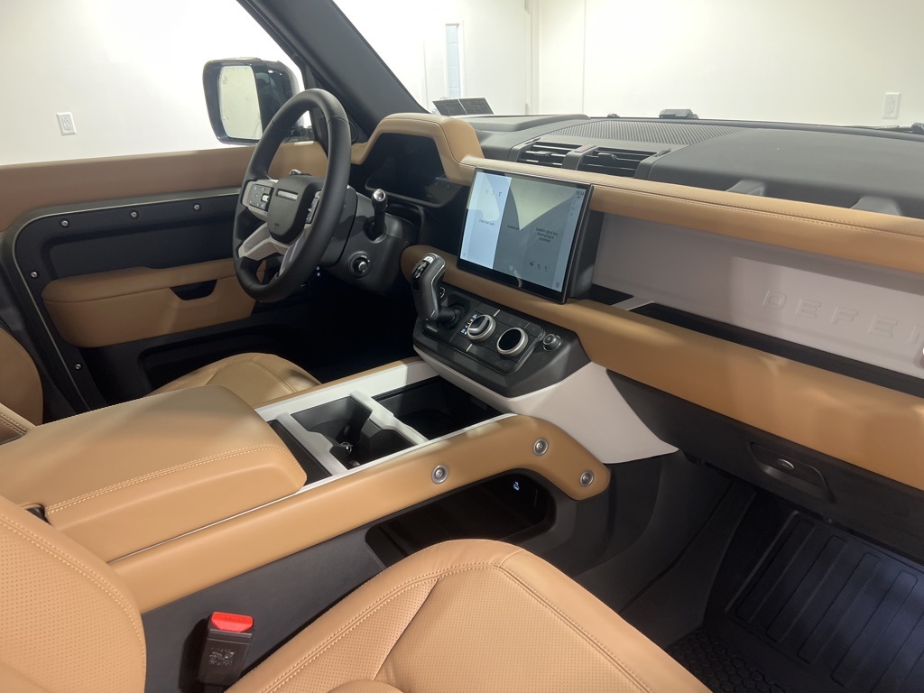 2025 Land Rover Defender 110 X-Dynamic SE photo 22