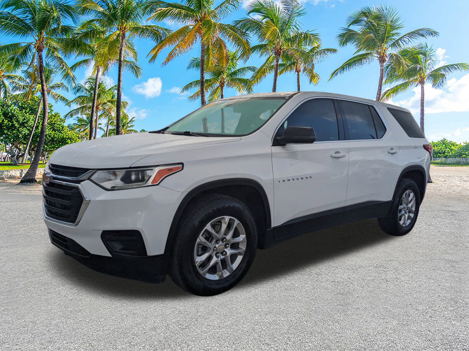 2021 Chevrolet Traverse LS photo 2