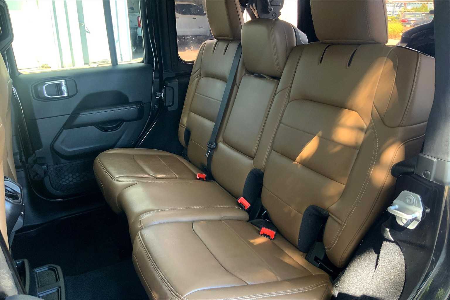 2021 Jeep Wrangler Unlimited Sahara photo 16