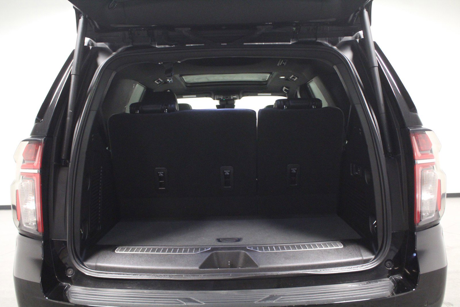 Used 2023 Black Chevrolet High Country image 15