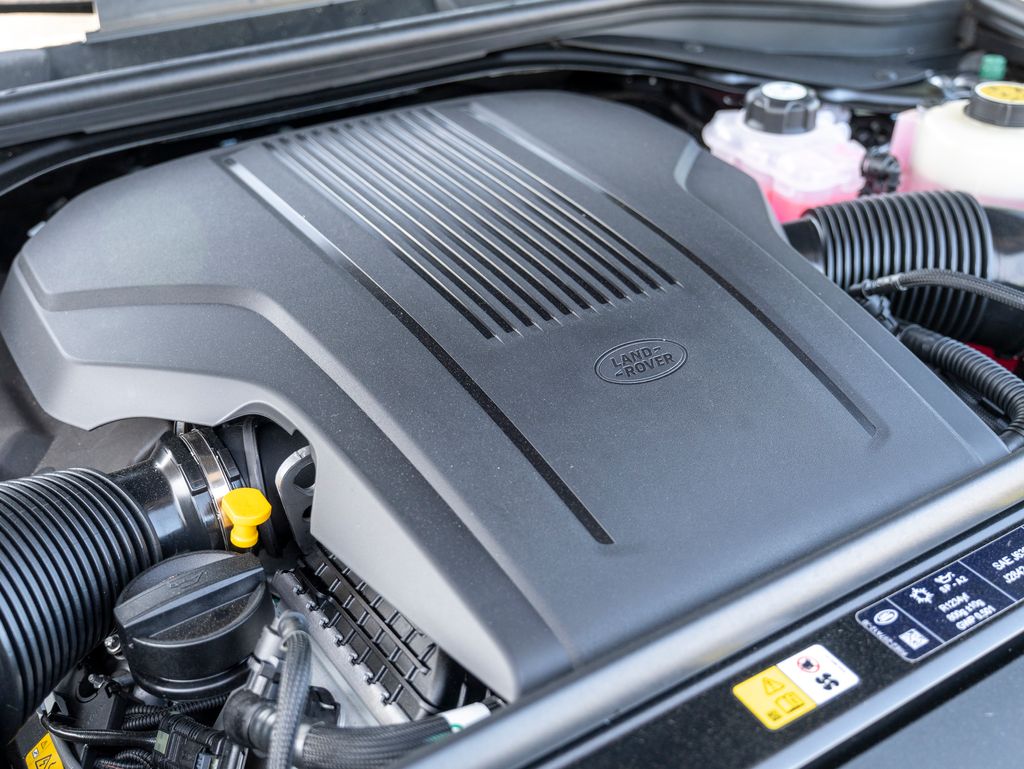 2025 Land Rover Range Rover Sport SE photo 24