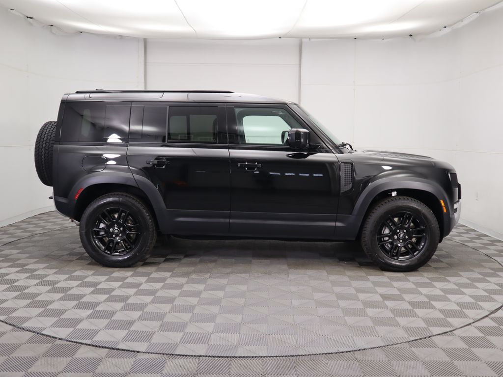 2025 Land Rover Defender 110 S photo 4