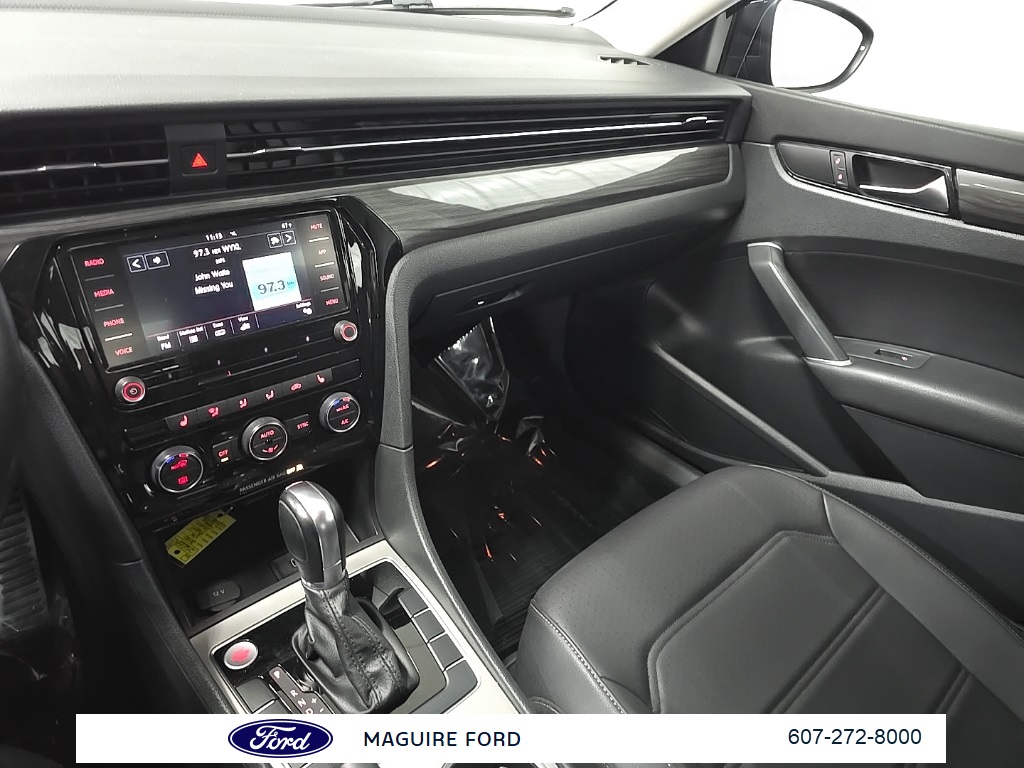 2020 Volkswagen Passat 2.0T R-Line photo 24