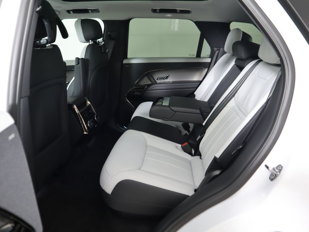 2025 Land Rover Range Rover Sport SE photo 22