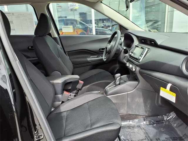 2025 Nissan Kicks Play S photo 3