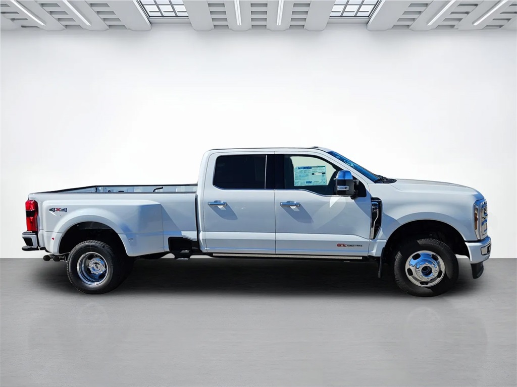 2026 Ford F-350 Platinum photo 4