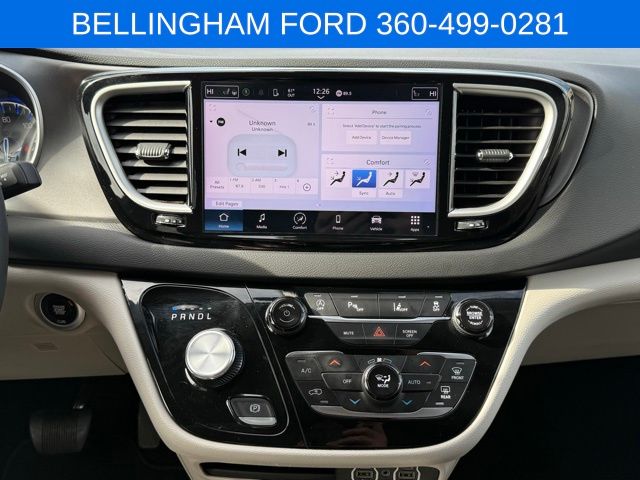 2024 Chrysler Pacifica Touring L photo 28