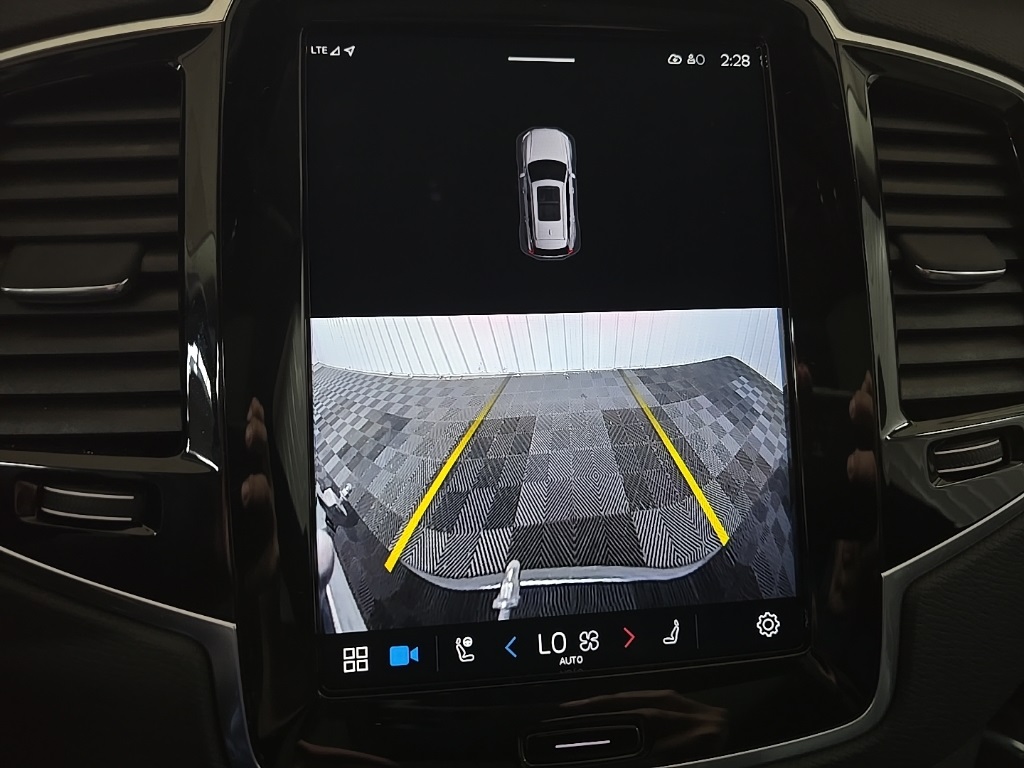 2024 Volvo XC90 B5 Plus photo 22