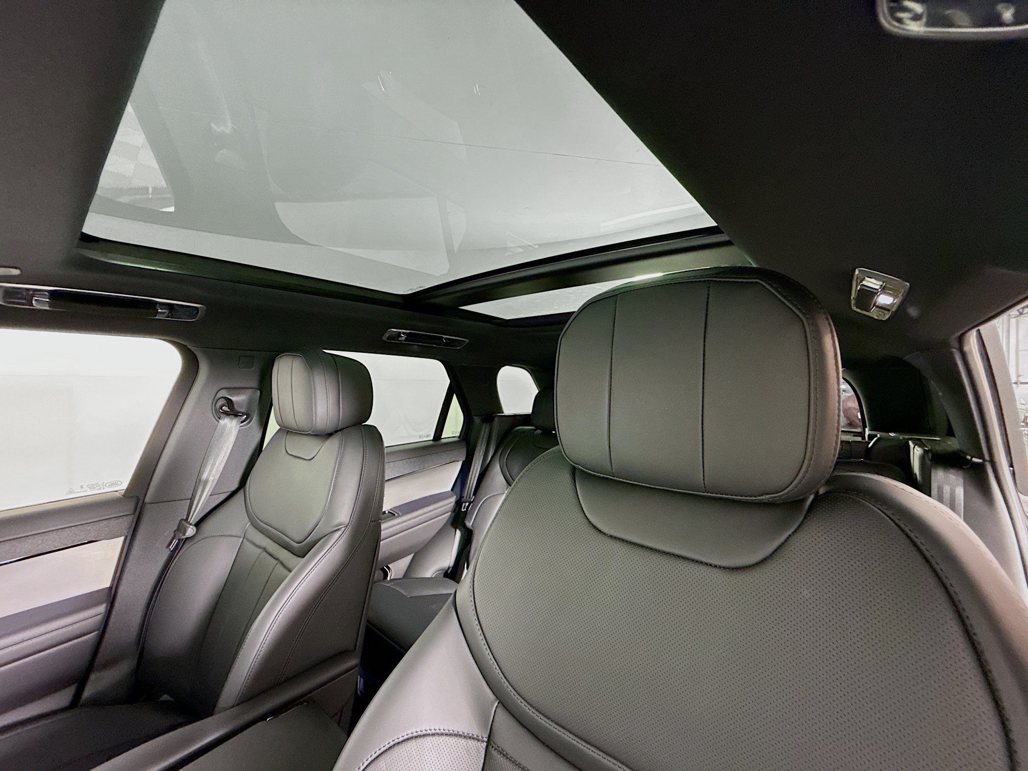 2025 Land Rover Range Rover Sport SE photo 12