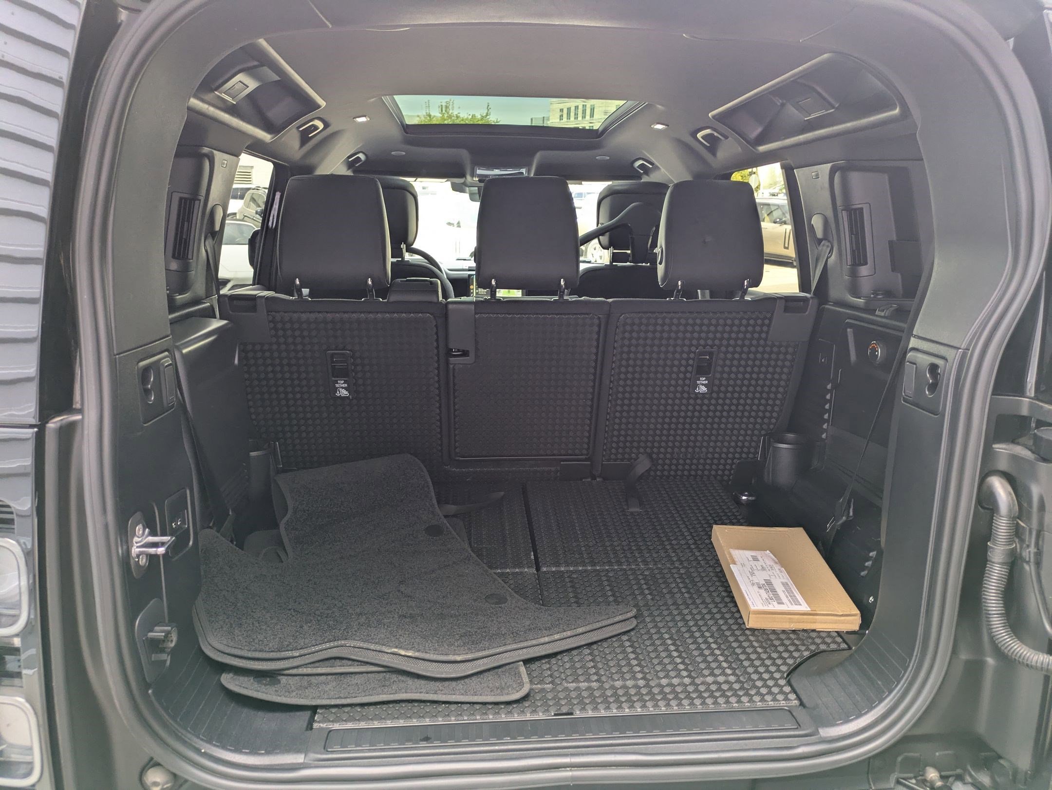 2023 Land Rover Defender 110 photo 28