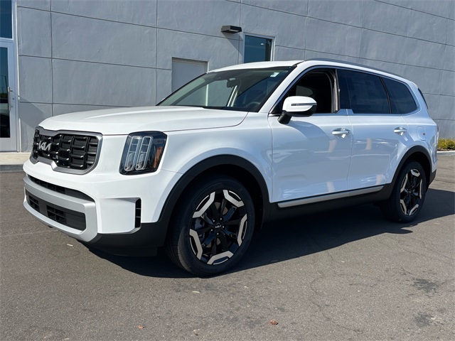 2025 Kia Telluride S photo 3