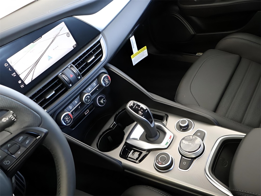 2025 Alfa Romeo Giulia Base photo 19