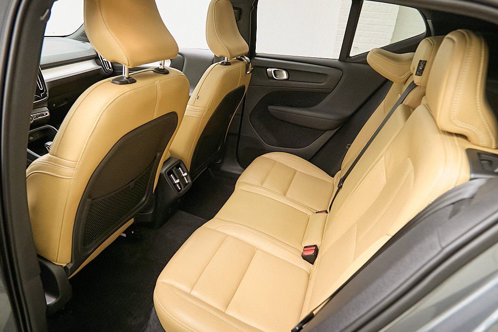 2019 VOLVO XC40 - Image 21