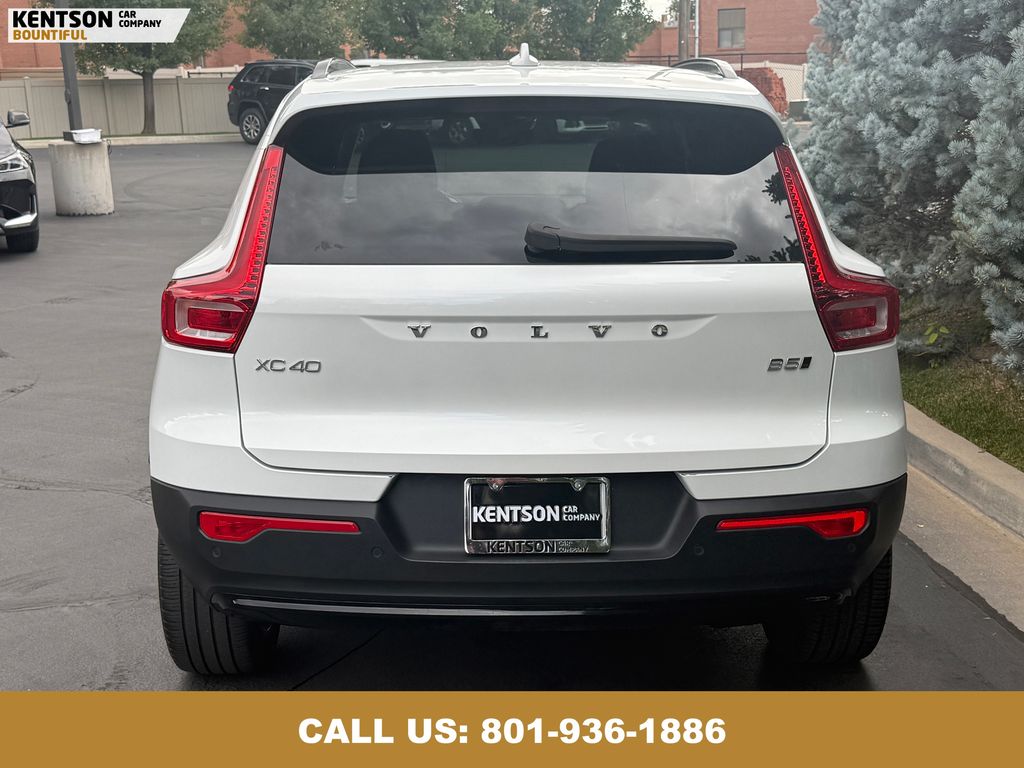 2023 Volvo XC40 AWD Ultimate photo 5