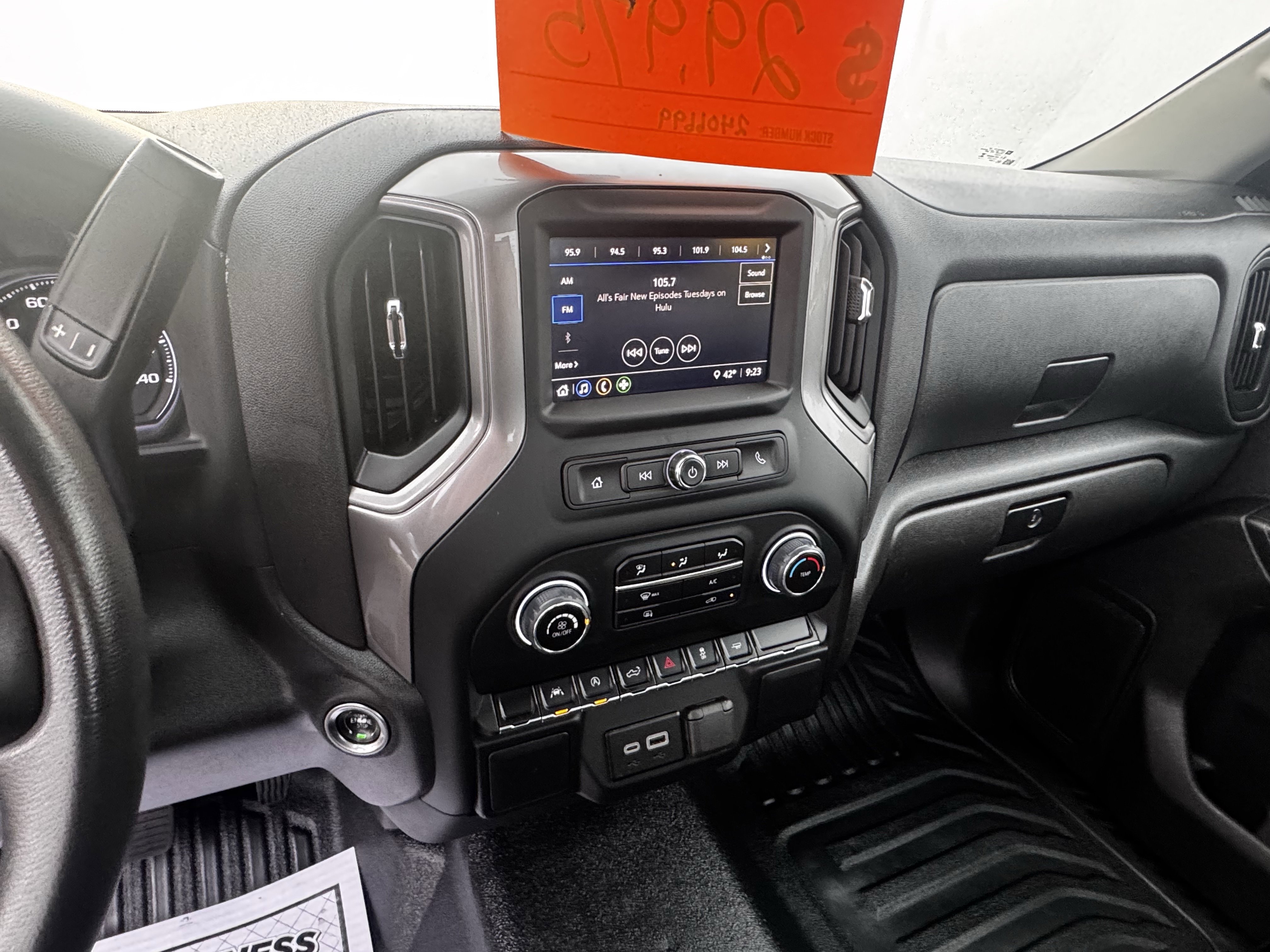 2024 Chevrolet Silverado 1500 photo 4