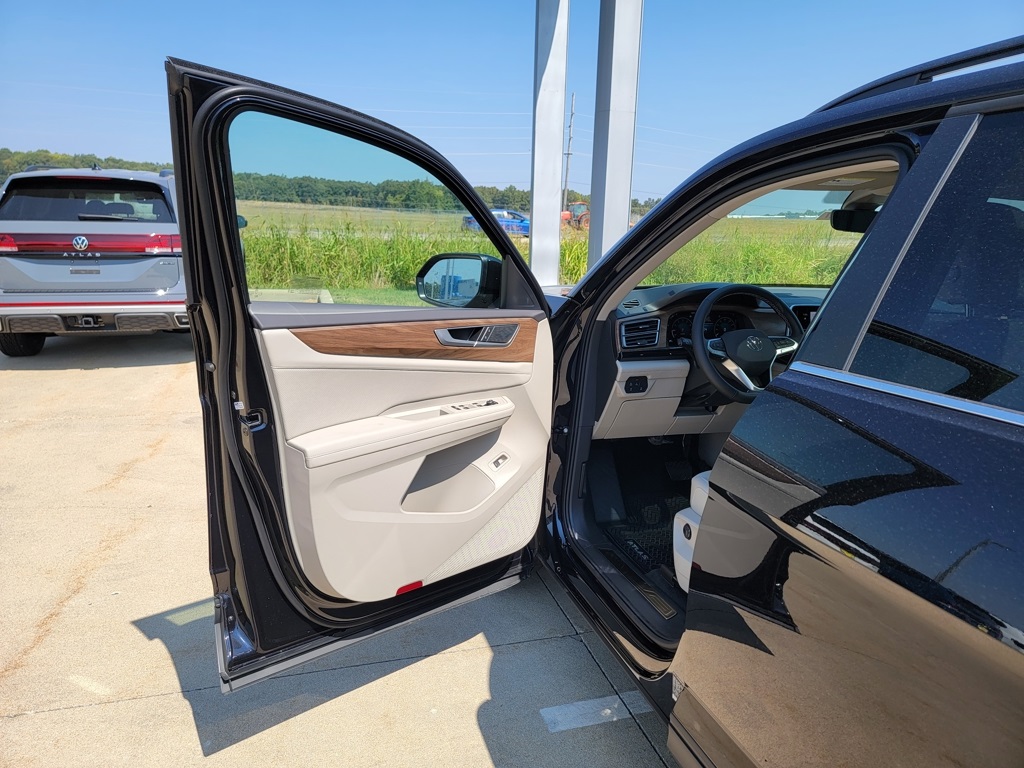 2025 Volkswagen Atlas SE Technology photo 20