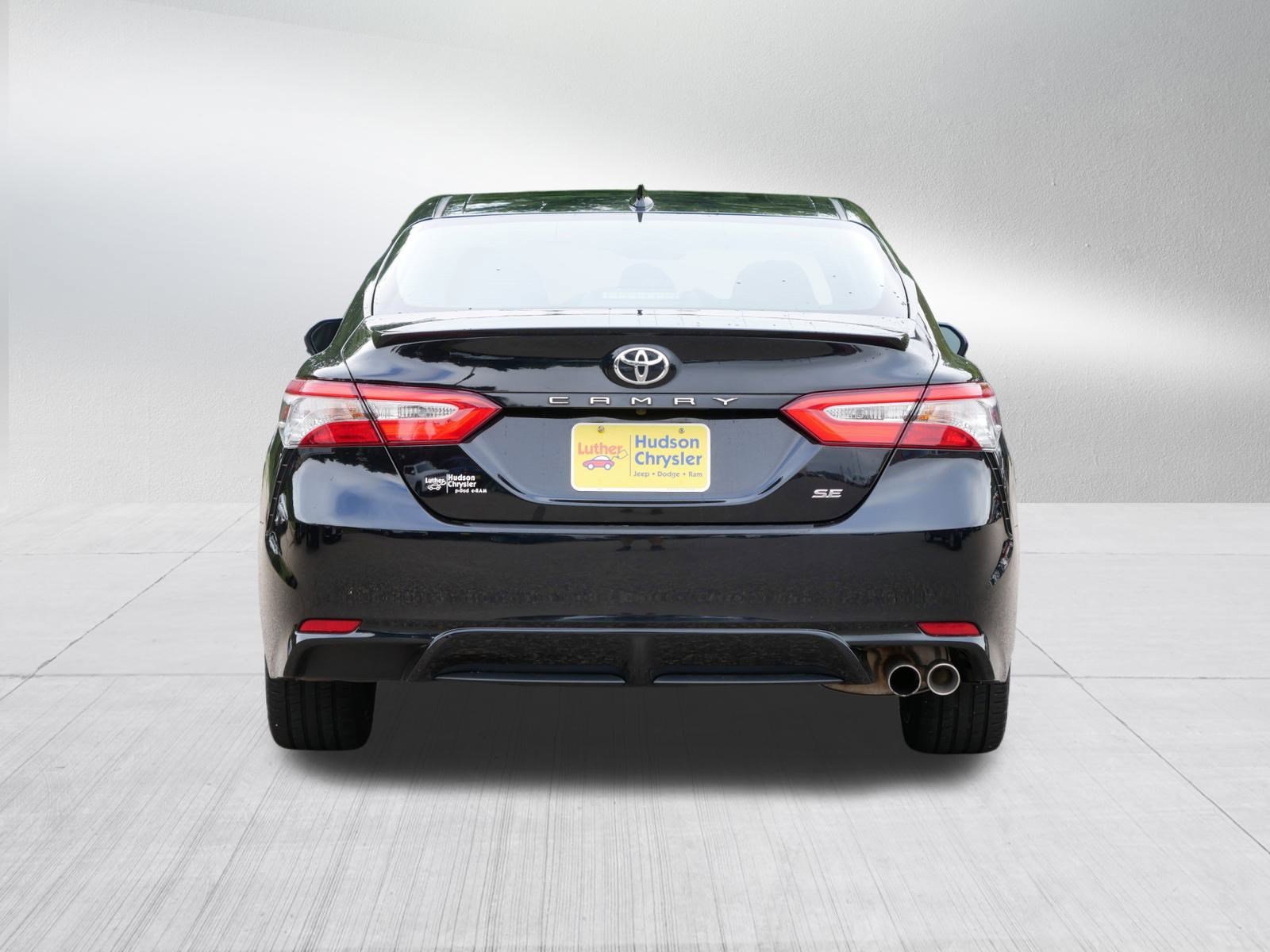 2019 Toyota Camry SE photo 5