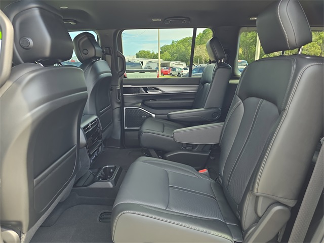 2025 Jeep Wagoneer Series II photo 12