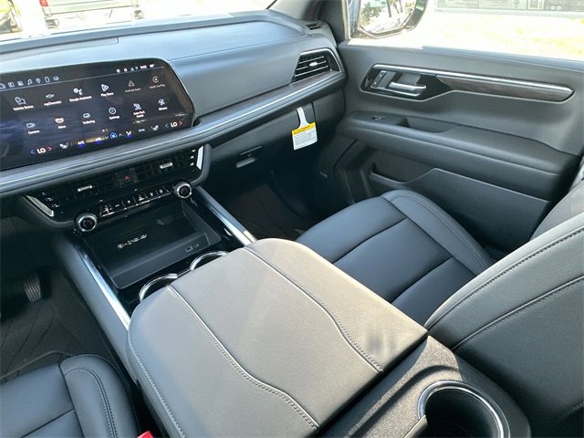2025 Chevrolet Suburban LT photo 22