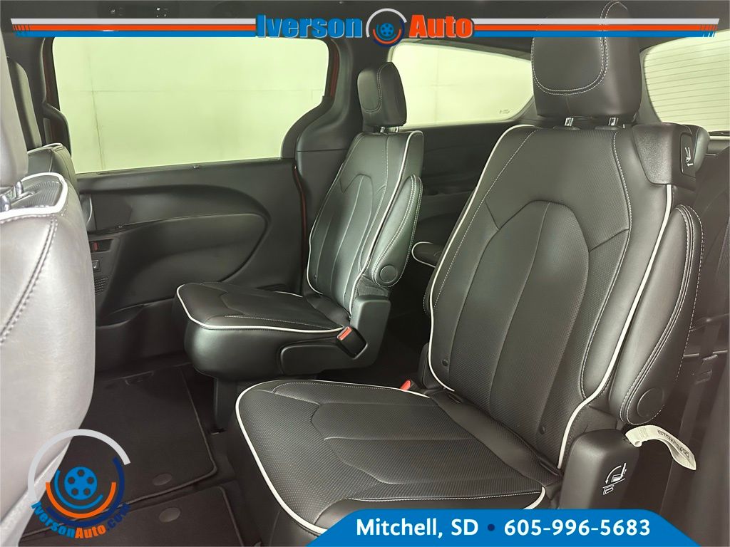 2026 Chrysler Pacifica Limited photo 24