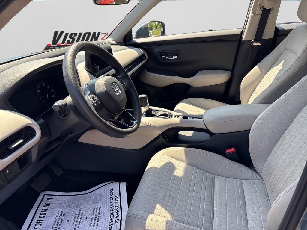 2025 Honda HR-V LX photo 9