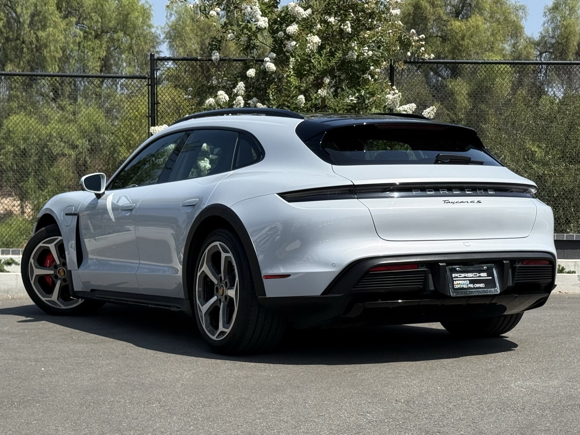 2023 Porsche Taycan Cross Turismo 4S photo 3