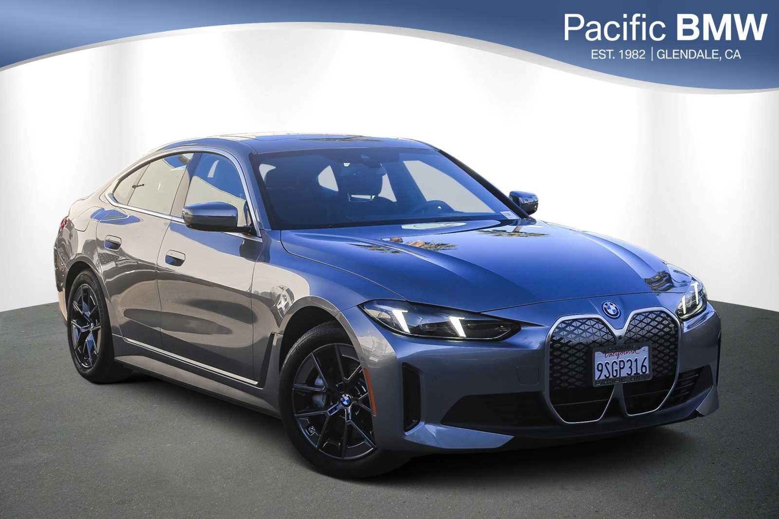 2025 BMW i4 40's photo