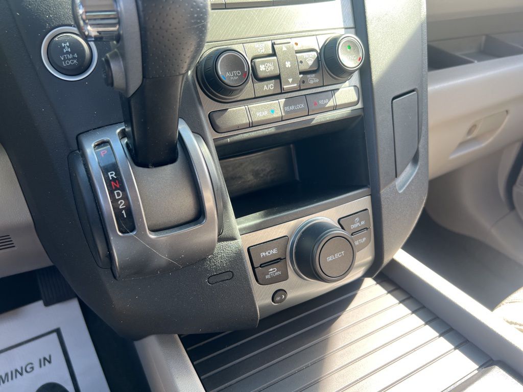 2015 Honda Pilot SE photo 32