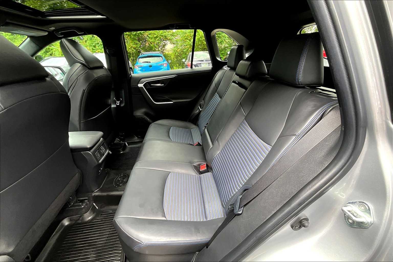 2023 Toyota RAV4 Hybrid XSE photo 18