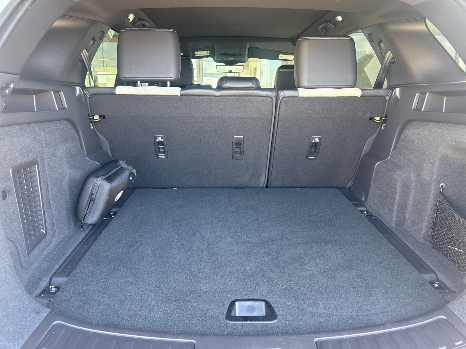 2024 Land Rover Discovery Sport SE photo 8