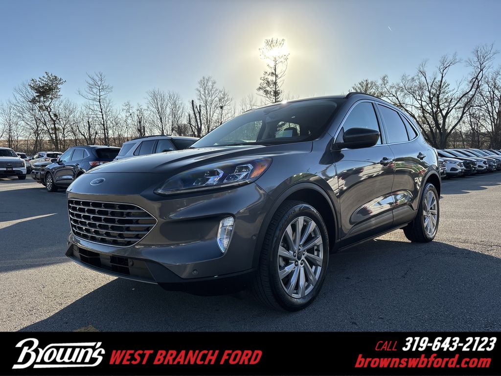 2022 Ford Escape Titanium's photo