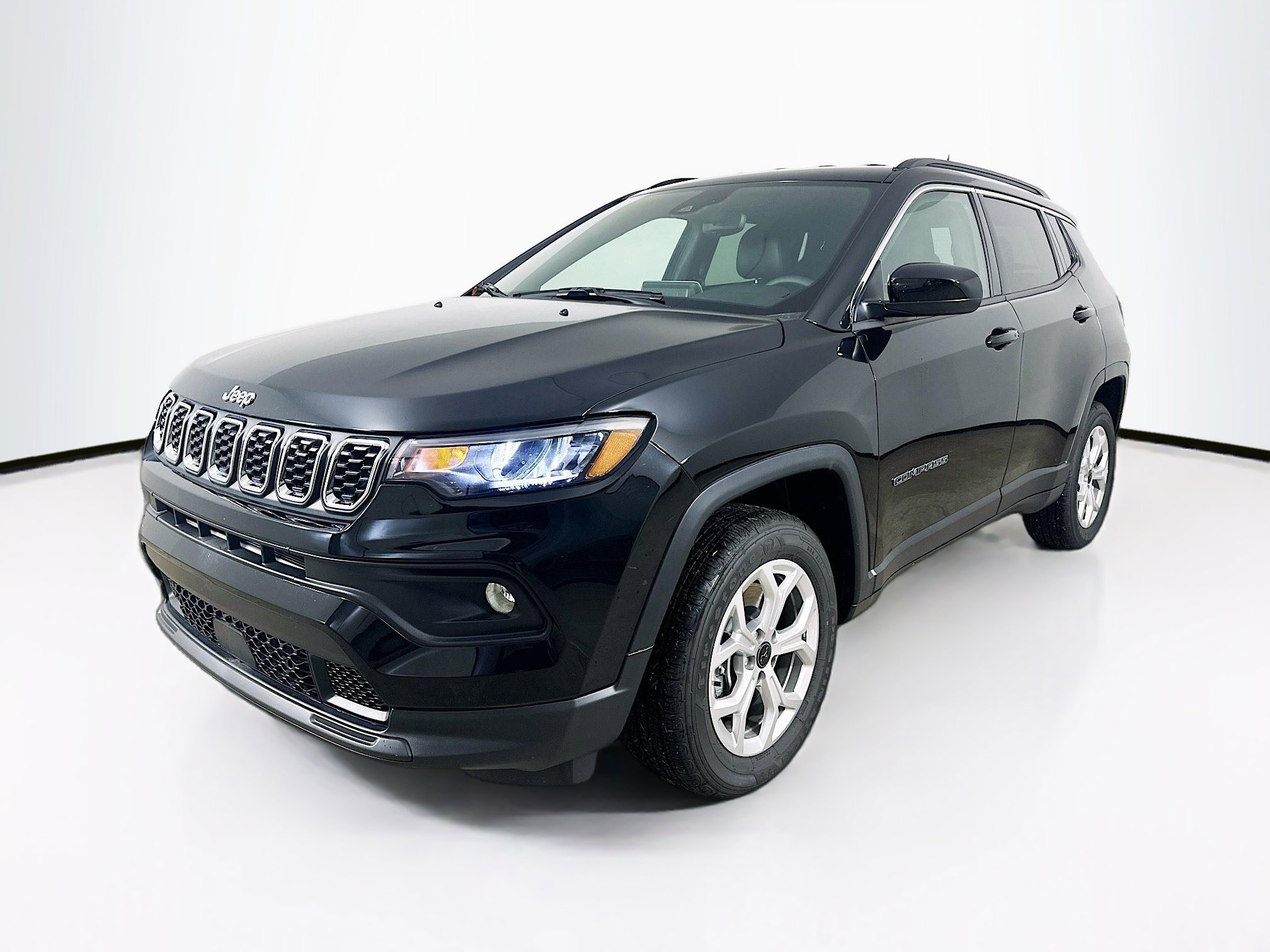 2025 Jeep Compass Latitude photo 3