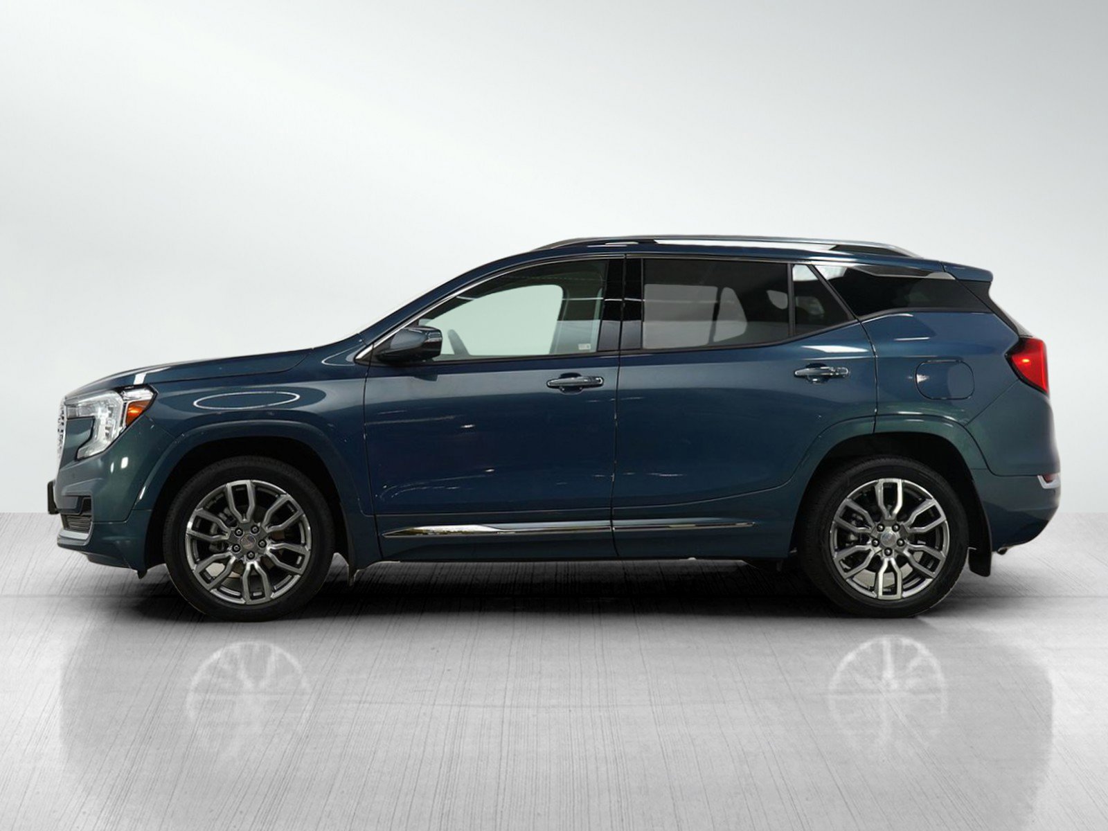 Used 2024 GMC Terrain Denali with VIN 3GKALXEG7RL301590 for sale in Roseville, Minnesota