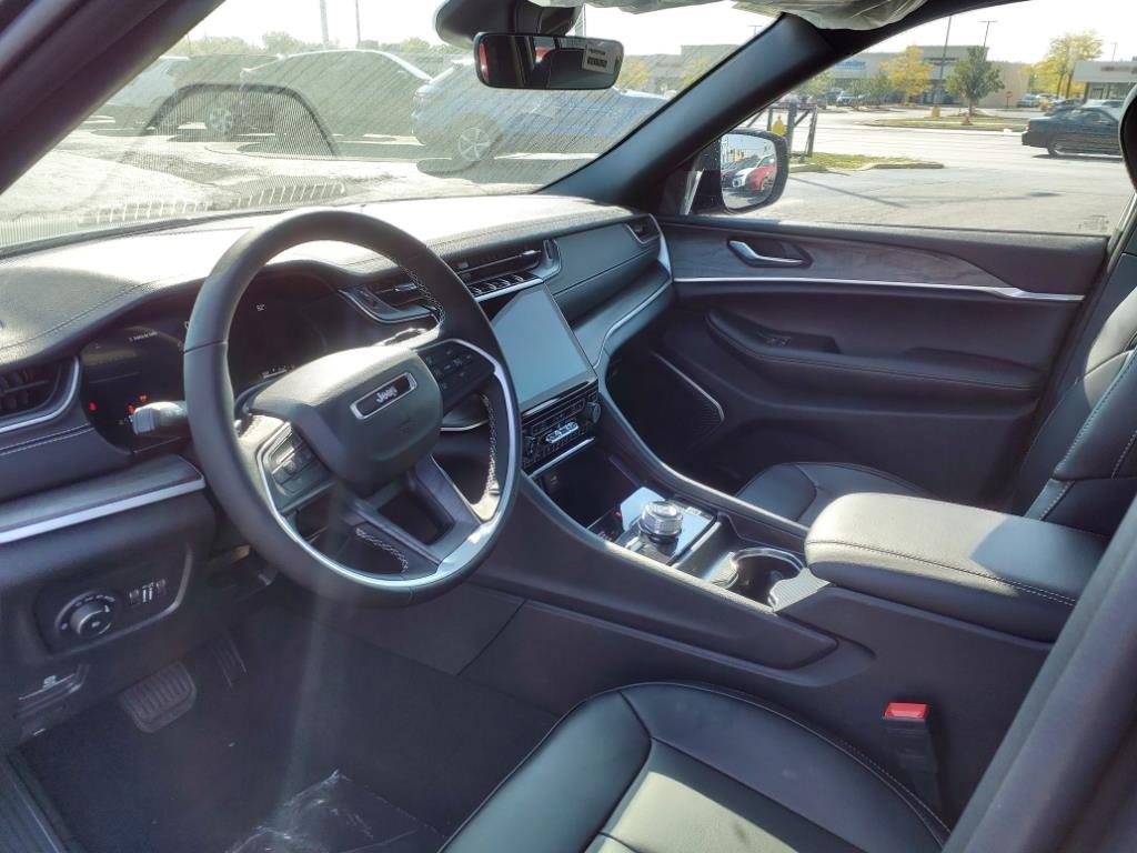 2025 Jeep Grand Cherokee Limited photo 7
