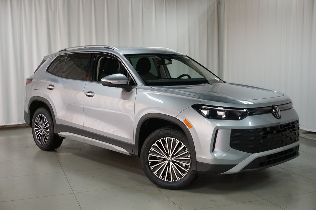 2025 Volkswagen Tiguan S photo 3