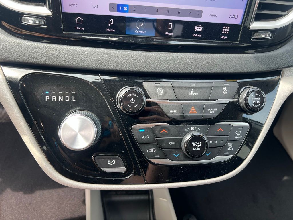 2022 Chrysler Pacifica Touring L photo 28