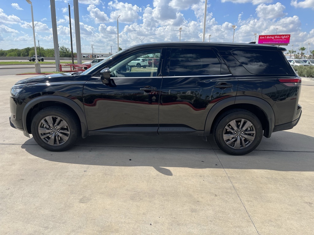 2023 Nissan Pathfinder S photo 2