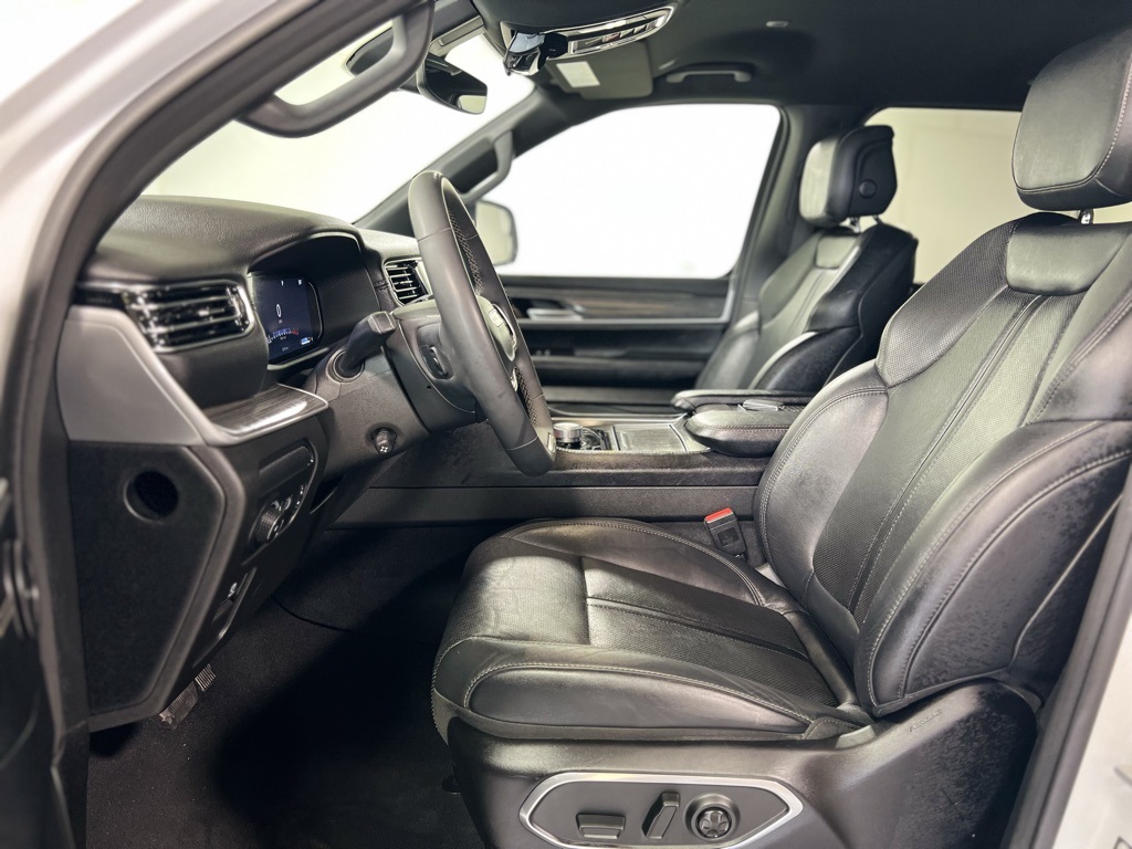 2023 Jeep Wagoneer L Series II photo 12
