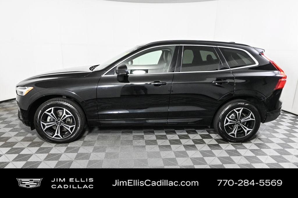 2022 Volvo XC60 Momentum photo 2